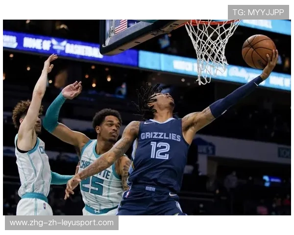 灰熊莫兰特腾空拉杆完成高难度得分，震撼全场